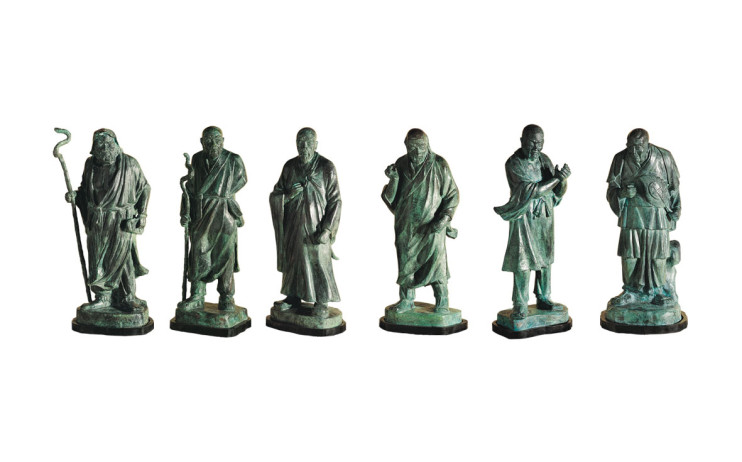 HO Ming-Chi 
Left to Right：Six Zen Masters – Skt. Bodhidharma, the First Patriarch, Hui Ke, the Second Patriarch, Seng Tsan, the Third Patriarch, Tao Hsin, the Fourth Patriarch, Hung Jen, the Fifth Patriarch,  Hui Neng, the Sixth Patriarch
1987
Bronze
左至右：82×31×29cm、
84×34×30cm、 82×32×28cm、81×31×29cm、
77x31x31cm
80×35×35cm、
Photo Credits：Taipei Fine Arts Museum 

 