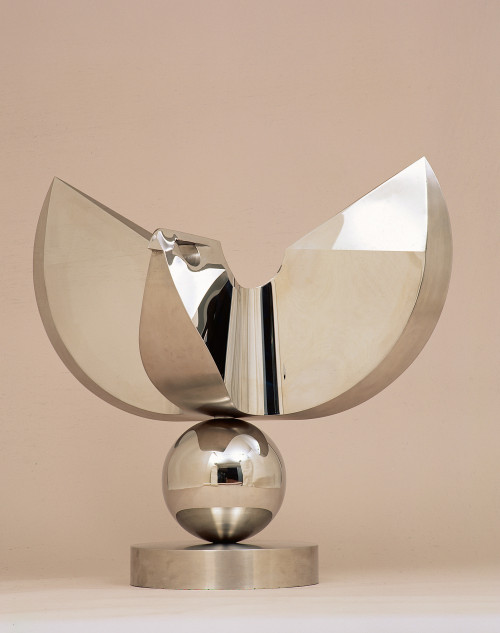 YANG YU-YU 

Eagle (2)

1992

Stainless steel 

101x111x65cm



 