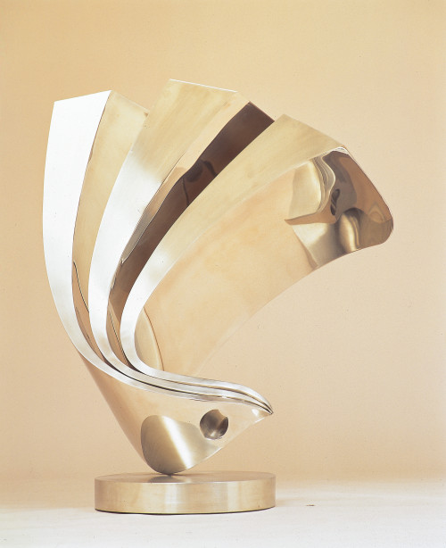 YANG YU-YU 

Phoenix

1986

Stainless steel 

60x50x25cm



 